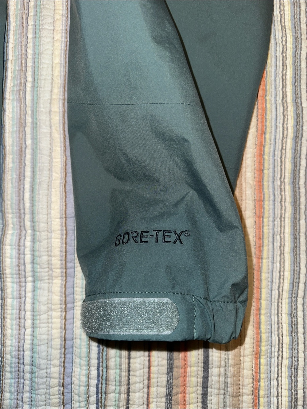 Outdoor Research Men's Gore-Tex Hooded Raincoat - Slate Green - Picture 9 of 13